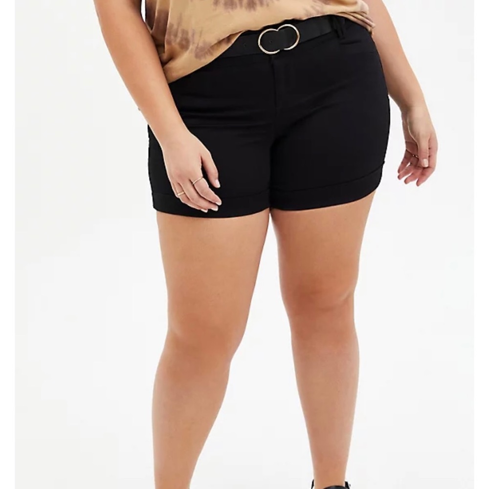 BELTED MID SHORT - SATEEN BLACK- Size 26